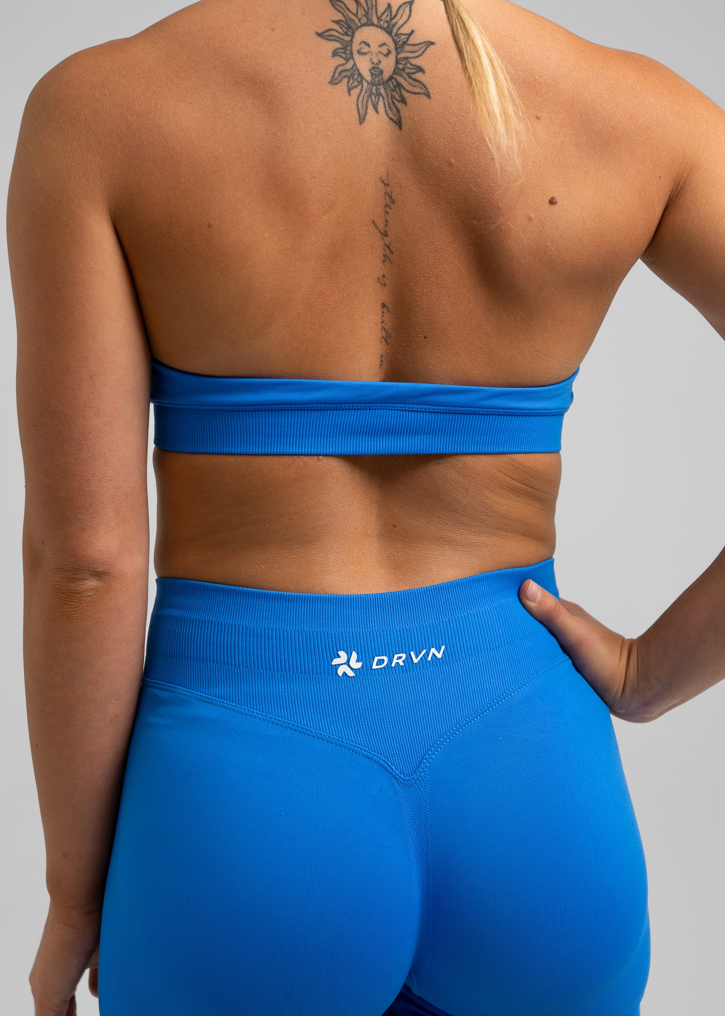 Absolute Halter Sports Bra - Eléctrica