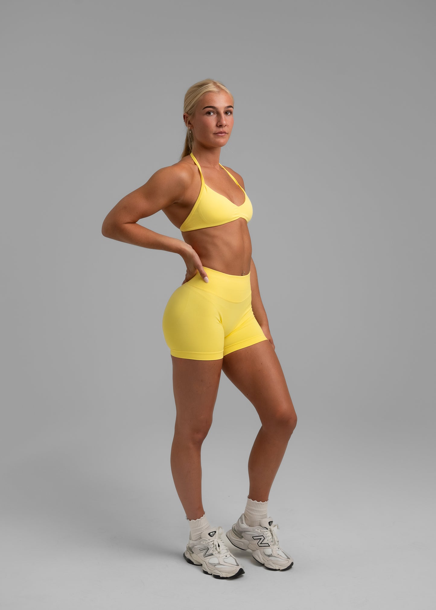 Absolute Seamless Shorts 4.5" - Custard