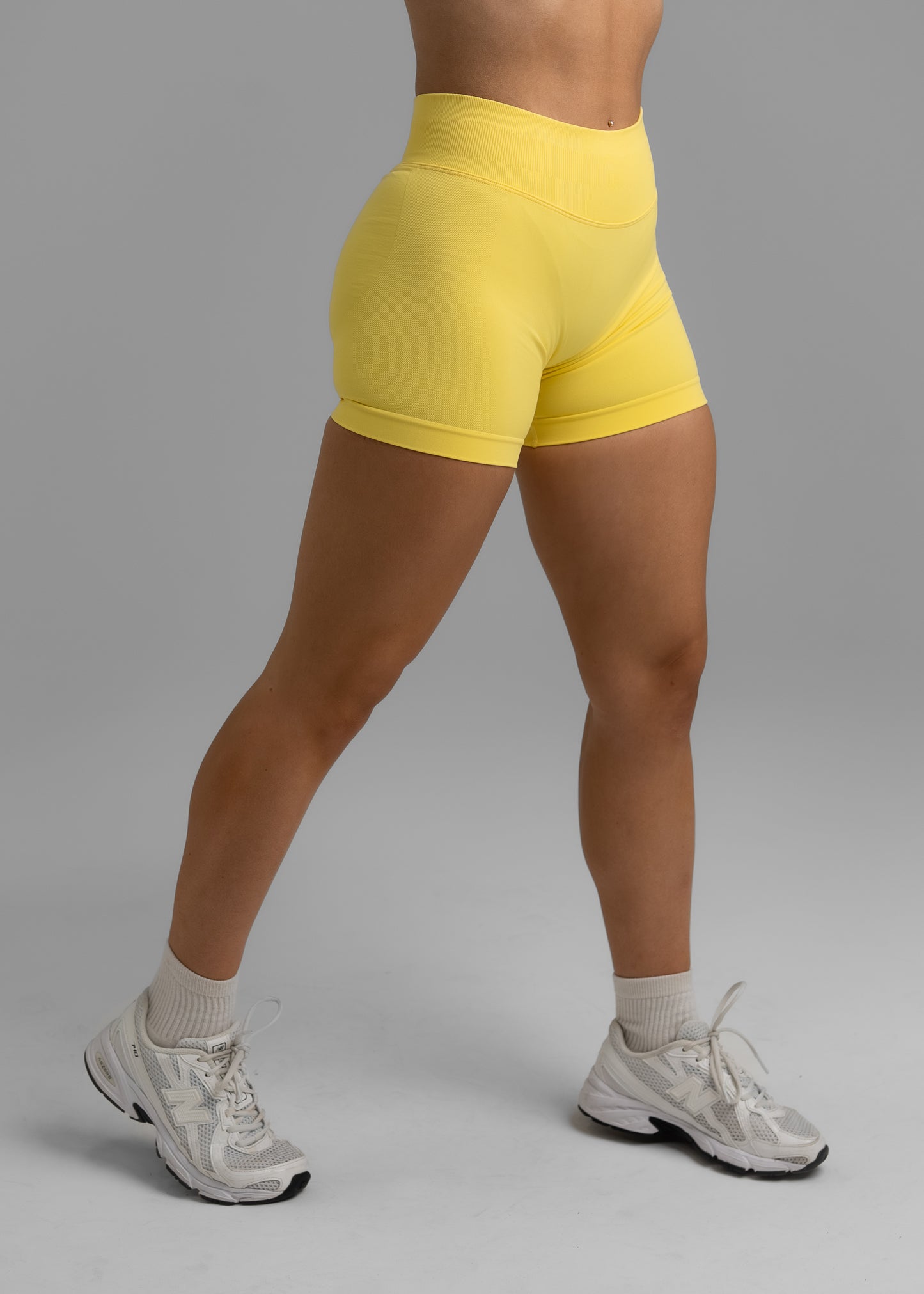Absolute Seamless Shorts 4.5" - Custard