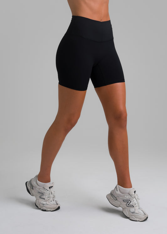 Adapt High-Rise Shorts 6" - Black